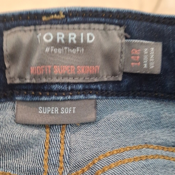 Torrid Women's Blue Jeans - Picture 6 of 6